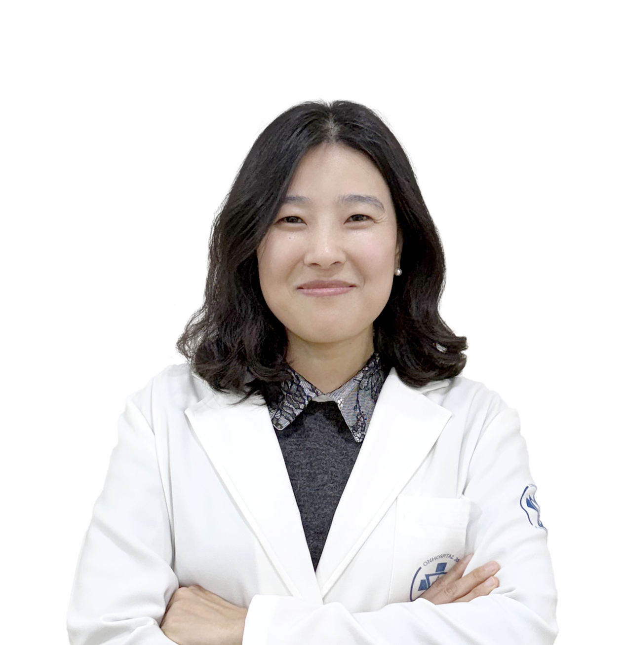 260228_요양 이재숙 팔짱 정면-04.png