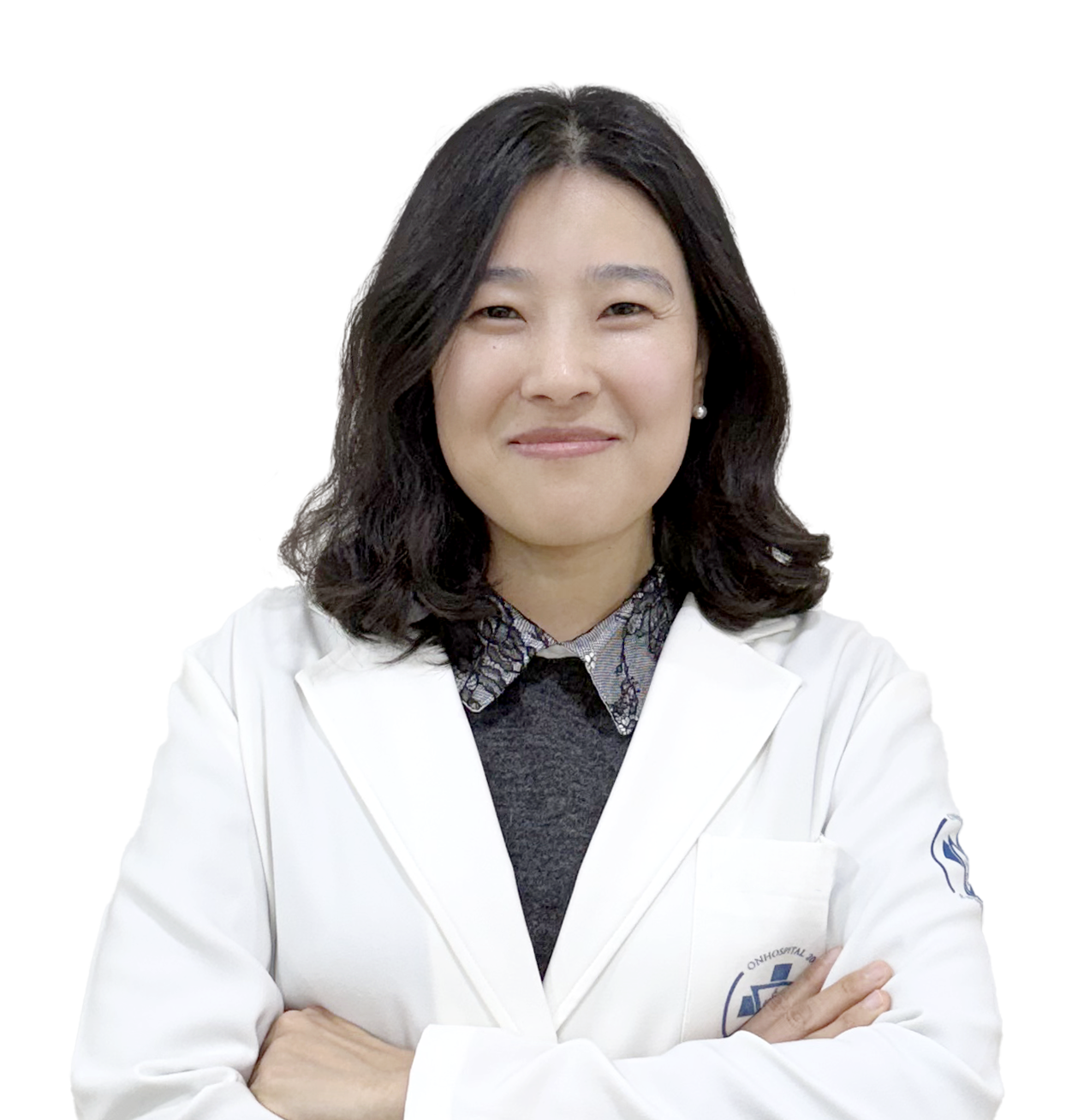 260228_요양 이재숙 팔짱 정면-03.png