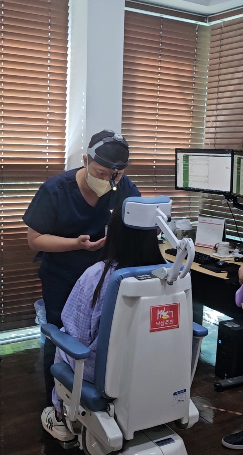 이비인후과 이일우 처치하는 모습.jpg